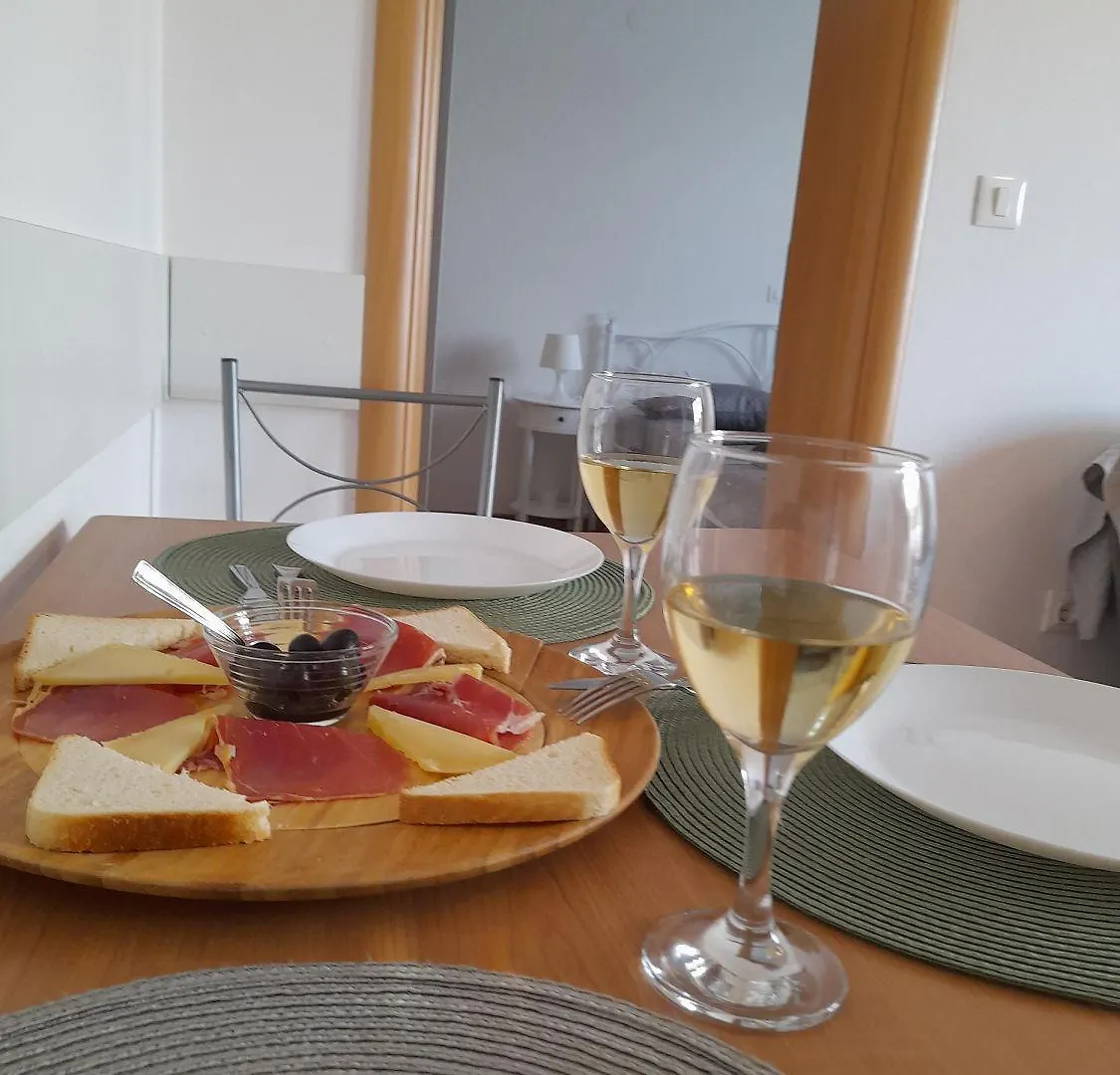 Bezauberndes Apartment In Rovinj Nur 500 Meter Zum Strand Mit Privatem Balkon