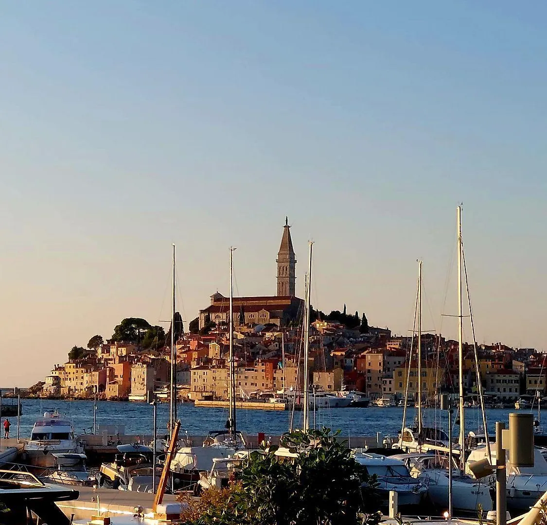 Bezauberndes Apartment In Rovinj Nur 500 Meter Zum Strand Mit Privatem Balkon 0*,  Κροατία