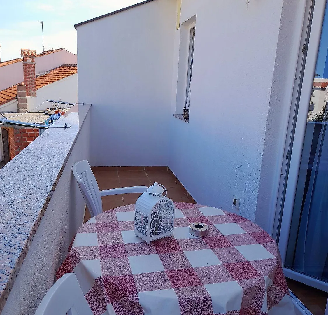 Bezauberndes Apartment In Rovinj Nur 500 Meter Zum Strand Mit Privatem Balkon 0*,
